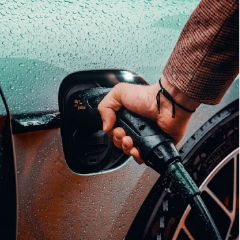 ¿Por qué los cables refrigerados por líquido serán el estándar de carga ultrarrápida en 2026?